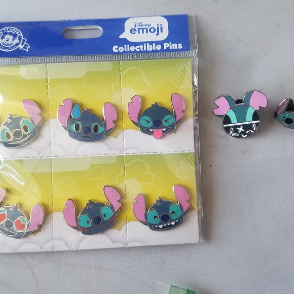 Other - Disney Official Trading Pins Emoji Stitch + Bonus